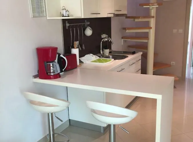 Jani Floor * Hvar Town